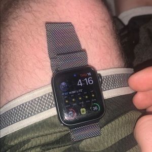 I’m selling an Apple Watch series 6 unlocked and ready to go